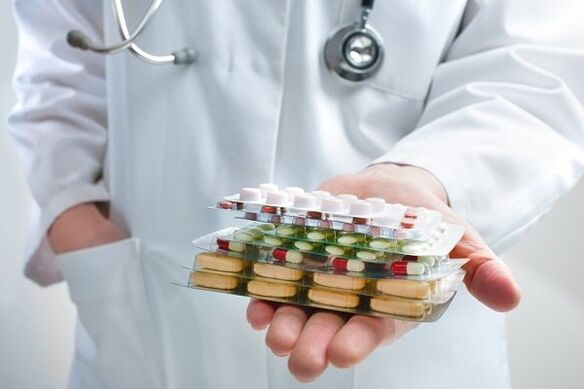 lekarz sugeruje antybiotyki na zapalenie gruczołu krokowego